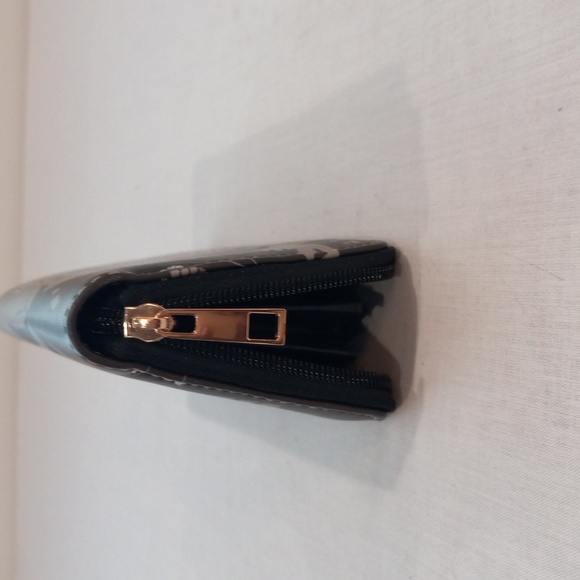 Women's Wallet - Picture 5 of 12